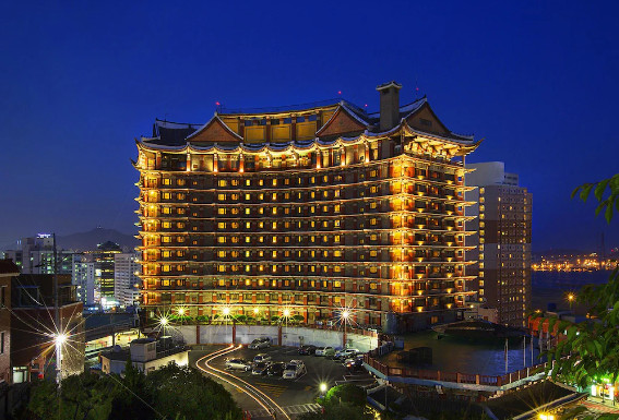 코모도 호텔 (Commodore Hotel)