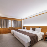 코모도 호텔 (Commodore Hotel)